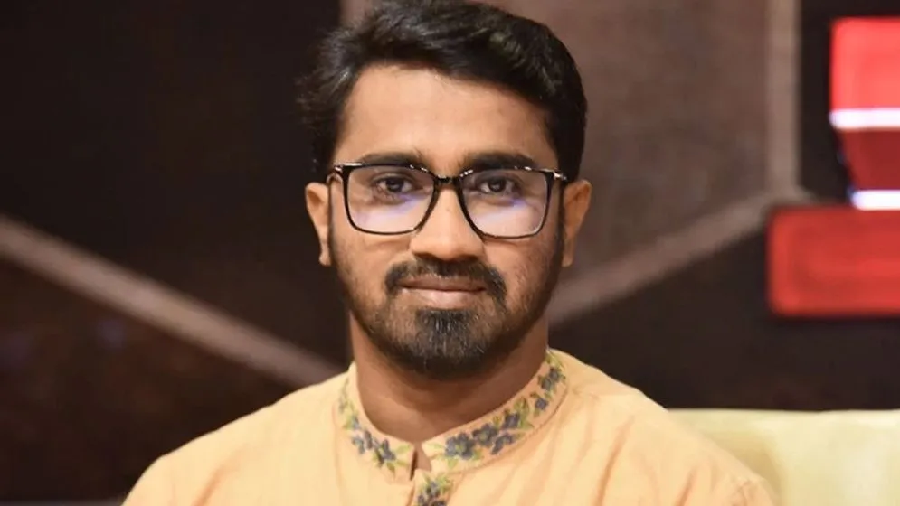 রবীন্দ্রনাথের গ্রাফিতিতে চুনকালি: আয়াসকে নিয়ে জামায়াতের বিরুদ্ধে রাশেদ খানের অভিযোগ