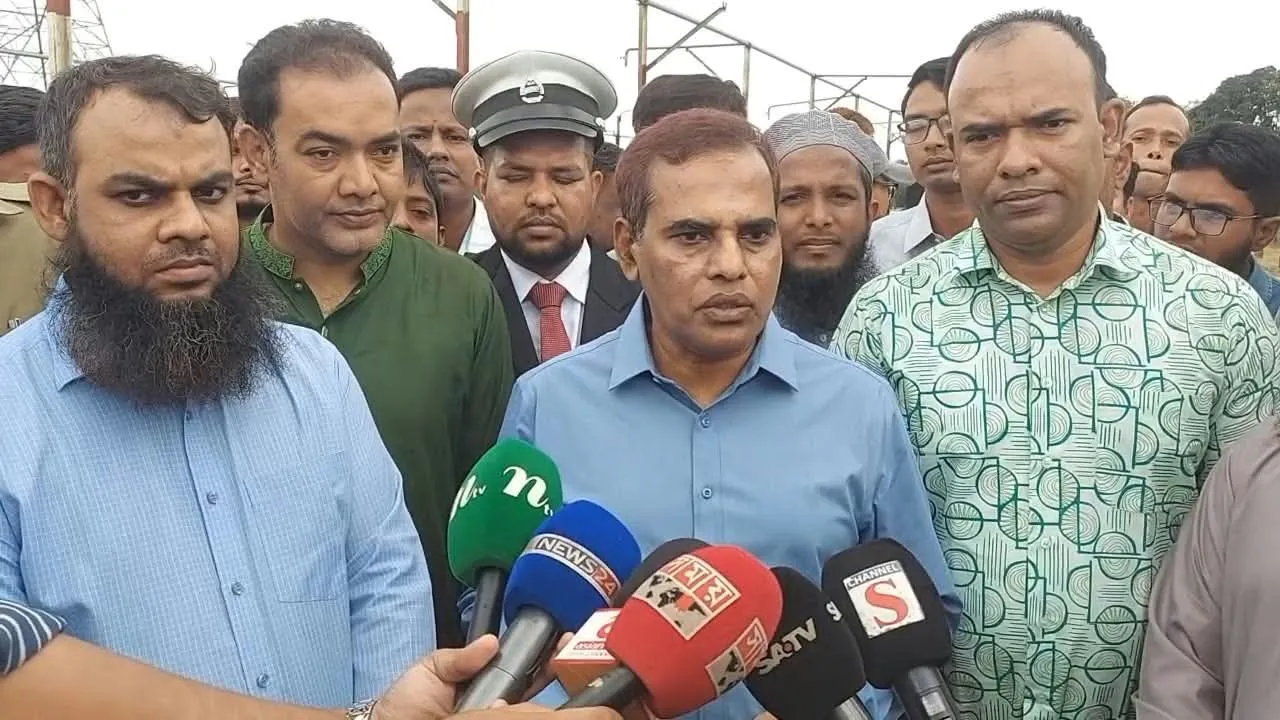 পঞ্চগড় থেকে কক্সবাজারে ট্রেন চালুর চিন্তা ব্রডগেজ সম্প্রসারণের পর দুই দেশের সম্মতি মিললে বাংলাবান্ধা পর্যন্ত রেললাইন সম্প্রসারণ