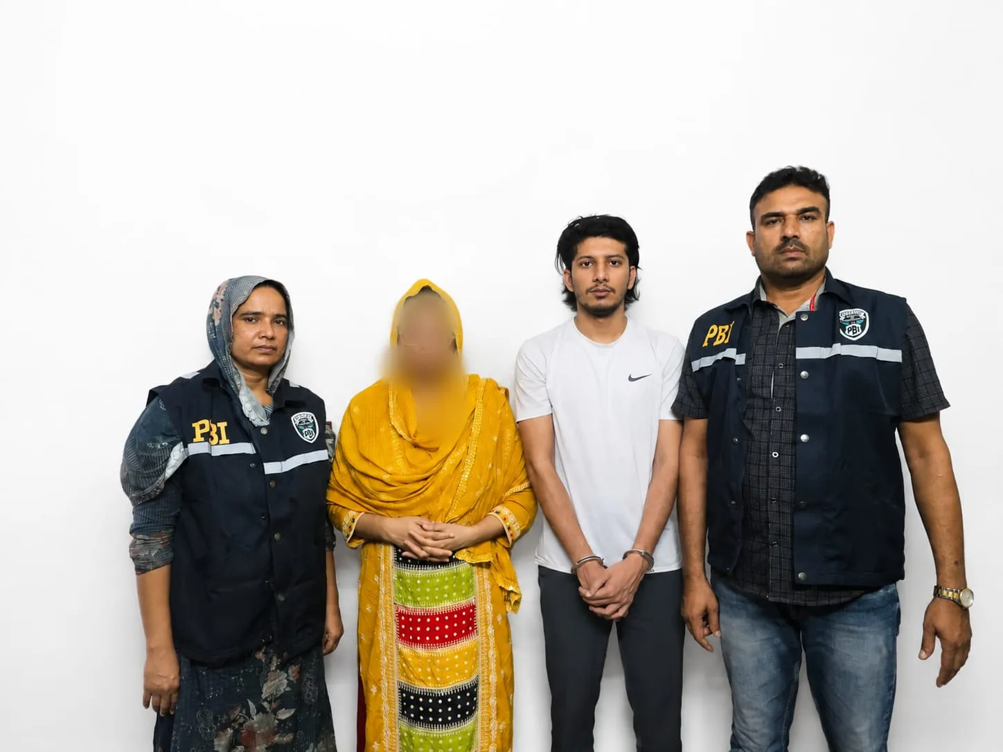 উচ্চ বেতনের চাকরির প্রলোভনে কম্বোডিয়ায় মানবপাচার, খুলনায় দম্পতি গ্রেপ্তার