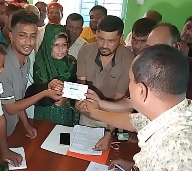উৎসবমুখর পরিবেশে সিরাজগঞ্জ জেলা মটর শ্রমিক ইউনিয়নের মনোনয়নপত্র জমাদান সম্পন্ন