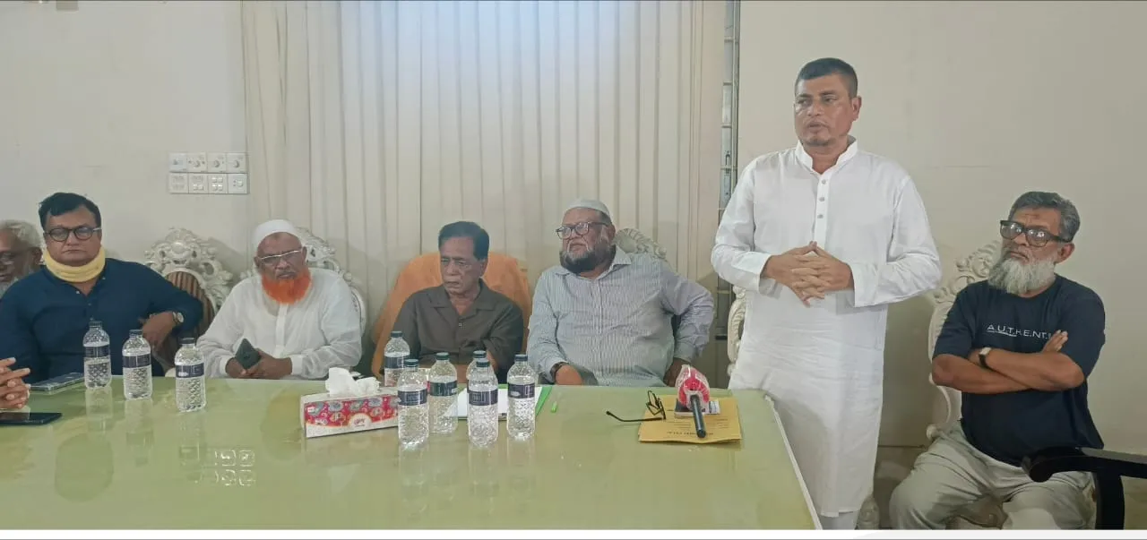 খুলনায় যমুনা তেল ডি‌পোর সেলস কর্মকর্তার অপসার‌নের দা‌বি‌তে ৬ ঘন্টা ট‌্যাংকলরী ধর্মঘট।